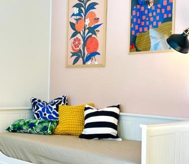 Itainen District Apartment | Helsinki stylish one bedroom apartment - metro, sauna and free parking
