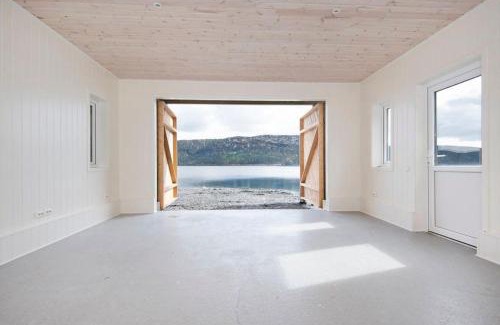 Haram House | New Oceanfront Rorbu at Slyngstad in Ålesund Kommune