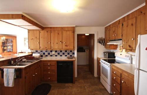 Port Clyde House | Discover Heluvaspot: Family-Friendly Getaway with Hot Tub