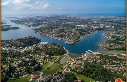 Kungshamn Hotel | Discover Hem till Bengt: Pet-Friendly Retreat with Hot Tub