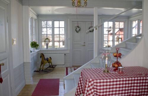 Vasteras Municipality Apartment | Discover Hem till Gården: Pet-Friendly Retreat with Spa