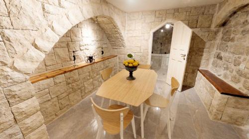 Safed Old City Cabin | Discover Hemdat Nefesh: Family-Friendly with Hot Tub Bliss