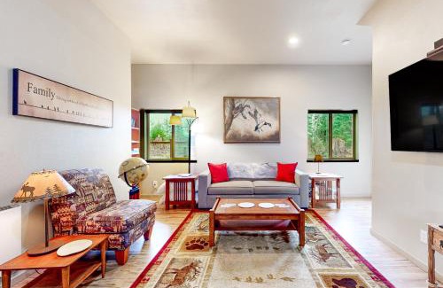 Ilwaco House | Discover Hemlock Hideaway: Family-Friendly Retreat