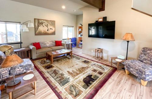Ilwaco House | Discover Hemlock Hideaway: Family-Friendly Retreat