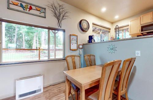 Ilwaco House | Discover Hemlock Hideaway: Family-Friendly Retreat