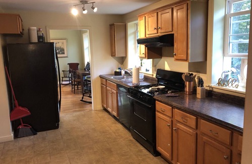 Harrisville House | Family-Friendly Hemlock House at Aldworth Manor - 10/10 Rating