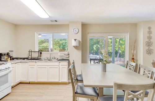 Geneva Apartment | Relaxing Hemphill Retreat with Pool, Steps to the Lake!