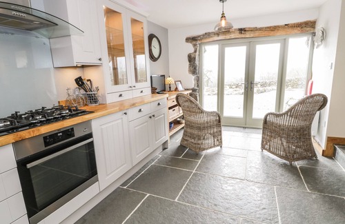 Capel Celyn Cottage | Discover HEN DY CRAIG YR RONWY: Pet-Friendly Retreat with Hot Tub