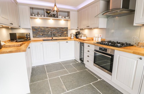 Capel Celyn Cottage | Discover HEN DY CRAIG YR RONWY: Pet-Friendly Retreat with Hot Tub
