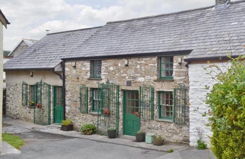Tregaron House | Family-Friendly Hen Efail - Old Smithy with Top Guest Rating