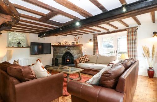 Llanrwst House | Unforgettable Stay at Hen Felin Isaf - Pet Friendly Bliss