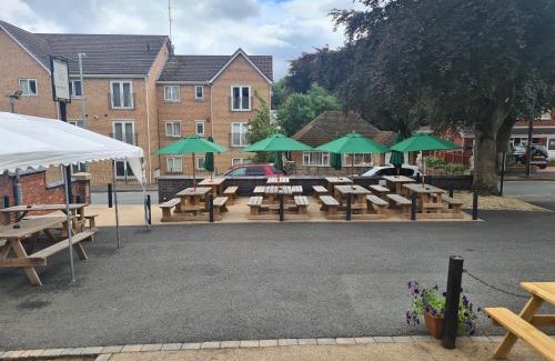 Hednesford Hotel | Welcoming Hen House: Pet-Friendly with Pool & Restaurant