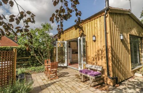 Rugeley House | Discover Hen House View: Pet-Friendly Retreat Rated 9.4