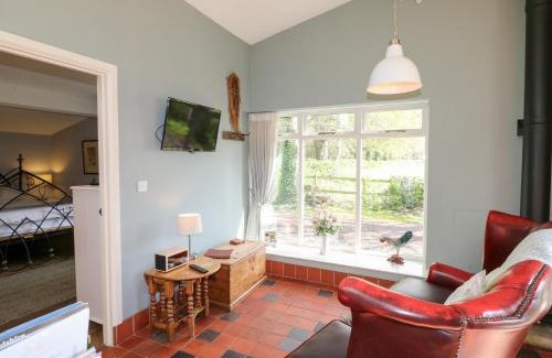 Rugeley House | Discover Hen House View: Pet-Friendly Retreat Rated 9.4