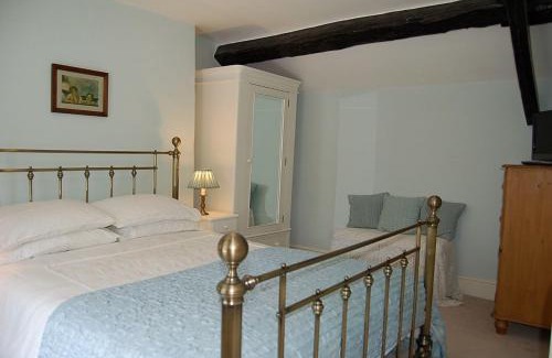 Talybont House | Top-Rated Henborth Mawr Cottage: Pet & Child Friendly Retreat