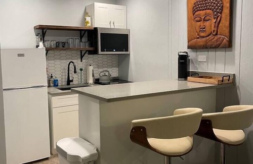 Knox - Henderson Apartment | Henderson Hideaway: King Bed, Patio & Pet-Friendly Comfort
