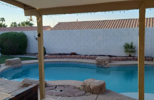 River Mountain House | Discover the Henderson Oasis: Family-Friendly Retreat