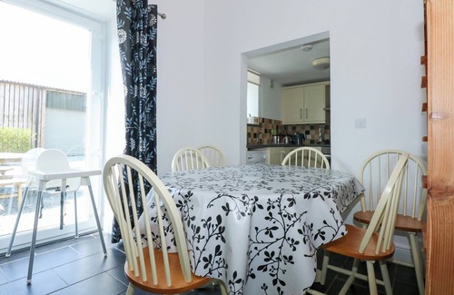 Caernarfon Cottage | HENDRE: Family-Friendly Holiday Cottage in Pontllyfni