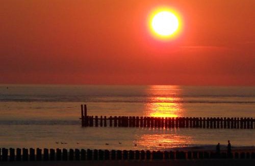 Westkapelle Apartment | Oceanfront Hendrikhof Appartement 3 - Guest Rated 9.2/10