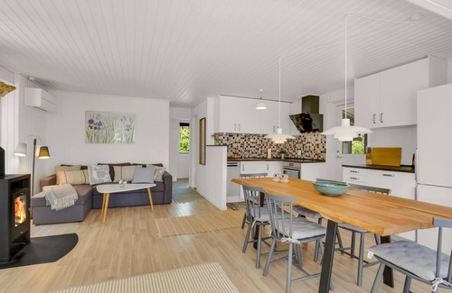 Togeholt House | Beachside Retreat "Hendrina" - Steps from the Oceanfront