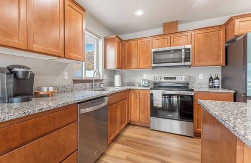 Monitor House | Hendrix Hideaway on Rock Island Golf Course!