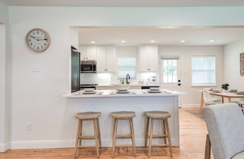 Lubbock House | Hendrix House: Pet-Friendly Retreat with 9.6/10 Rating