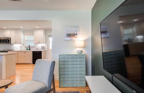Lubbock House | Hendrix House: Pet-Friendly Retreat with 9.6/10 Rating