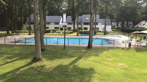 Houthalen House | Discover Hengelhoef Acacia 3: Poolside Beach Retreat