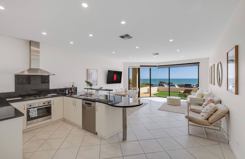 Henley Beach House | Henley Beachfront Luxury Home With Sauna Just 200m From Henley Square!
