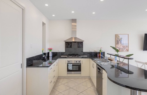 Henley Beach House | Henley Beachfront Luxury Home With Sauna Just 200m From Henley Square!