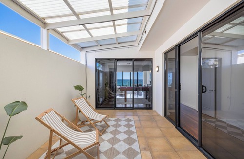 Henley Beach House | Henley Beachfront Luxury Home With Sauna Just 200m From Henley Square!