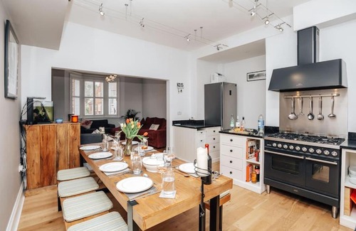 Henley Apartment | Discover Henley Gardens: Pet-Friendly & Family Approved