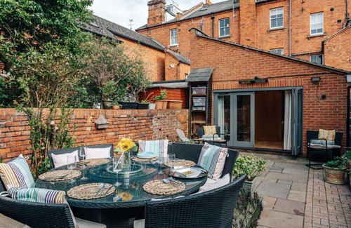 Henley Apartment | Discover Henley Gardens: Pet-Friendly & Family Approved