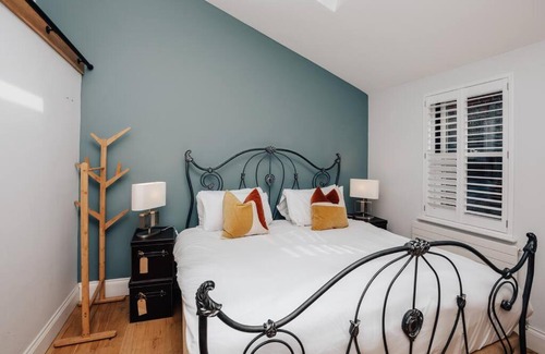 Henley Apartment | Discover Henley Gardens: Pet-Friendly & Family Approved