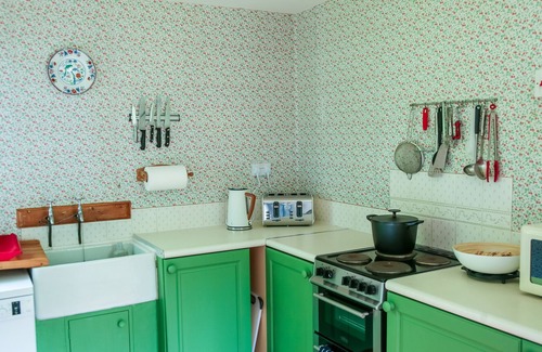 Felindre Farchog Cottage | Henllys Lodge: Pet-Friendly Retreat with Cozy Open Fire