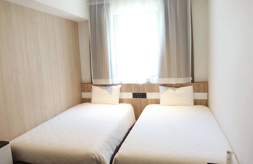 Komatsu Hotel | Eco-Friendly Comfort at Henna Hotel Komatsu Ekimae