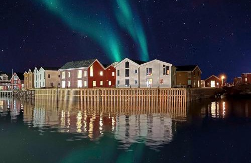 Henningsvaer Hotel | Beautiful Henningsvær Bryggehotell with Family-Friendly Dining