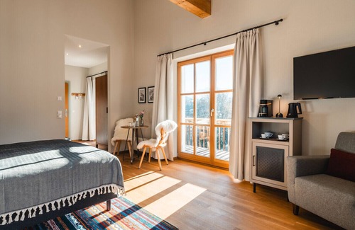 Kitzbuehel Hotel | Experience HENRI Country House Kitzbühel with Spa & Pool