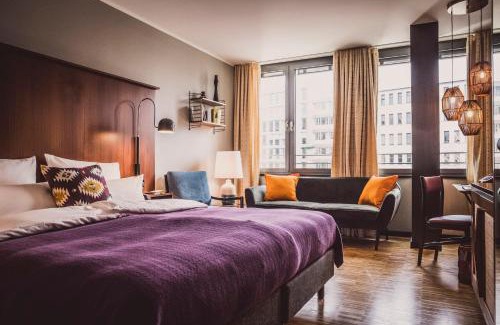 Stadtbezirke 01 Hotel | Elegant Henri Hotel Düsseldorf: Pet-Friendly & Spa Services