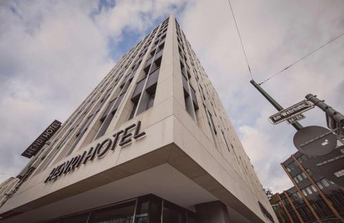 Stadtbezirke 01 Hotel | Elegant Henri Hotel Düsseldorf: Pet-Friendly & Spa Services