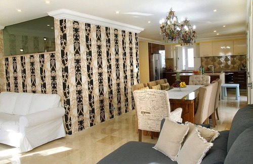 Lagos City Center Apartment | Henri's Apartments - Guest Rated 10/10 in Beautiful Lagos!