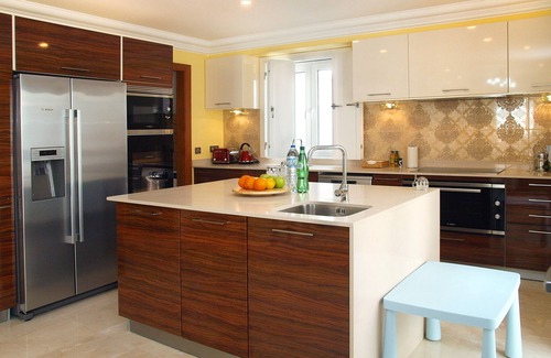 Lagos City Center Apartment | Henri's Apartments - Guest Rated 10/10 in Beautiful Lagos!