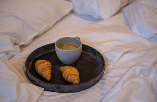 Satu Mare Apartment | Henriett’s Inviting Retreat: Pet & Child Friendly Escape
