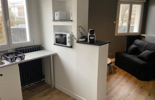 Toulouse South-East Apartment | Cozy Henrigolant Studio - Child Friendly & Highly Rated