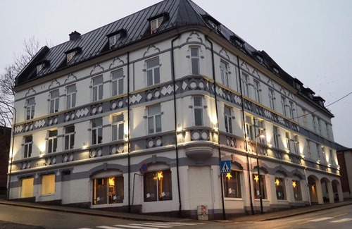 Skien Hotel | Discover Henriks Hotell: Pet-Friendly with Delicious Dining