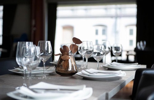 Skien Hotel | Discover Henriks Hotell: Pet-Friendly with Delicious Dining