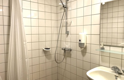 Skien Hotel | Henriks Hotell: Family-Friendly Stay with Great Amenities