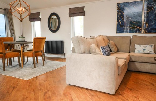Knott End-on-Sea House | Relax at Henry Haven: Family-Friendly 4-Star Retreat