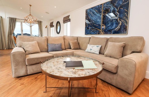Knott End-on-Sea House | Relax at Henry Haven: Family-Friendly 4-Star Retreat