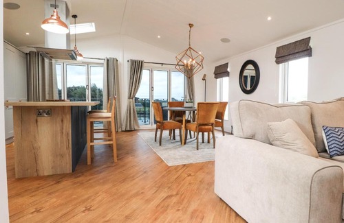 Knott End-on-Sea House | Relax at Henry Haven: Family-Friendly 4-Star Retreat